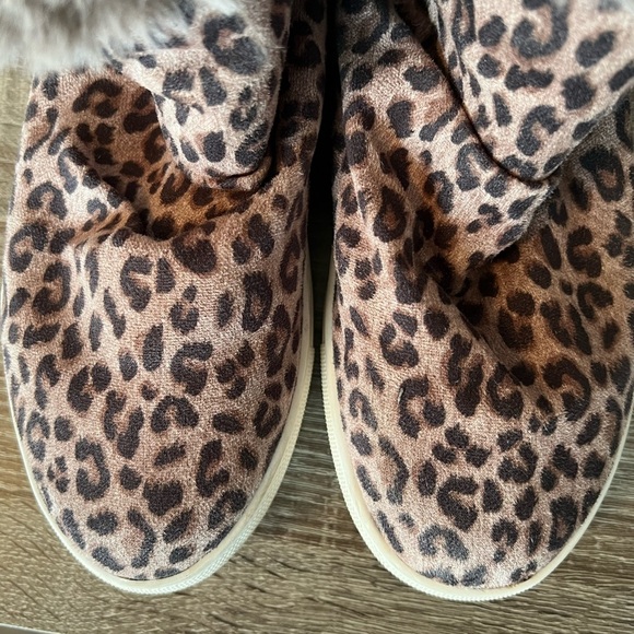 Leopard Print Fur-Lined Boots - Picture 4 of 7